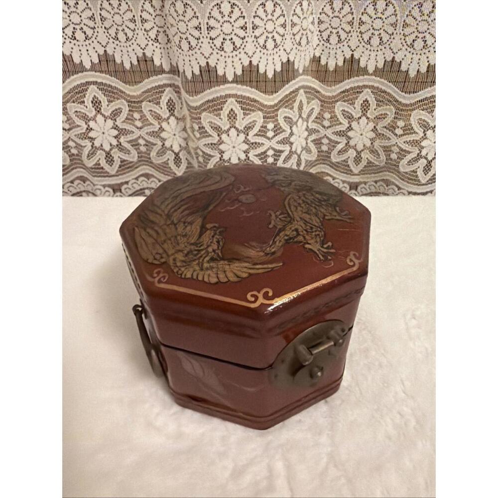 Octagonal-Shaped Lacquer Asian Jewerly Box